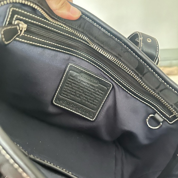 Coach purse flawless condition - Picture 5 of 8